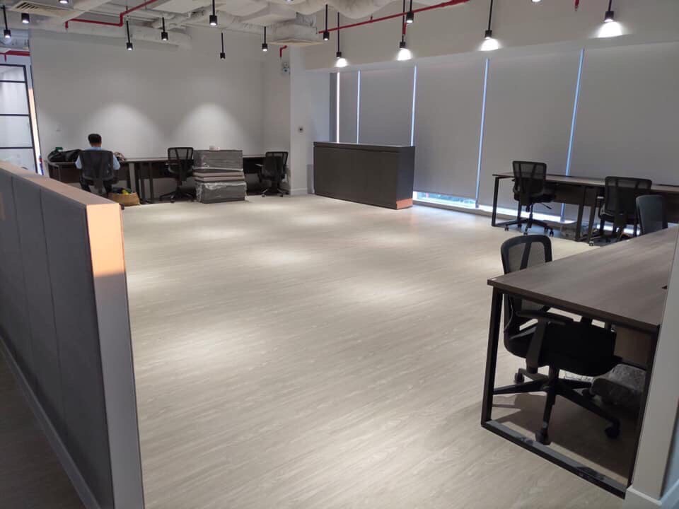 sàn nhựa hèm khóa spc thi công ch văn phòng làm việc 