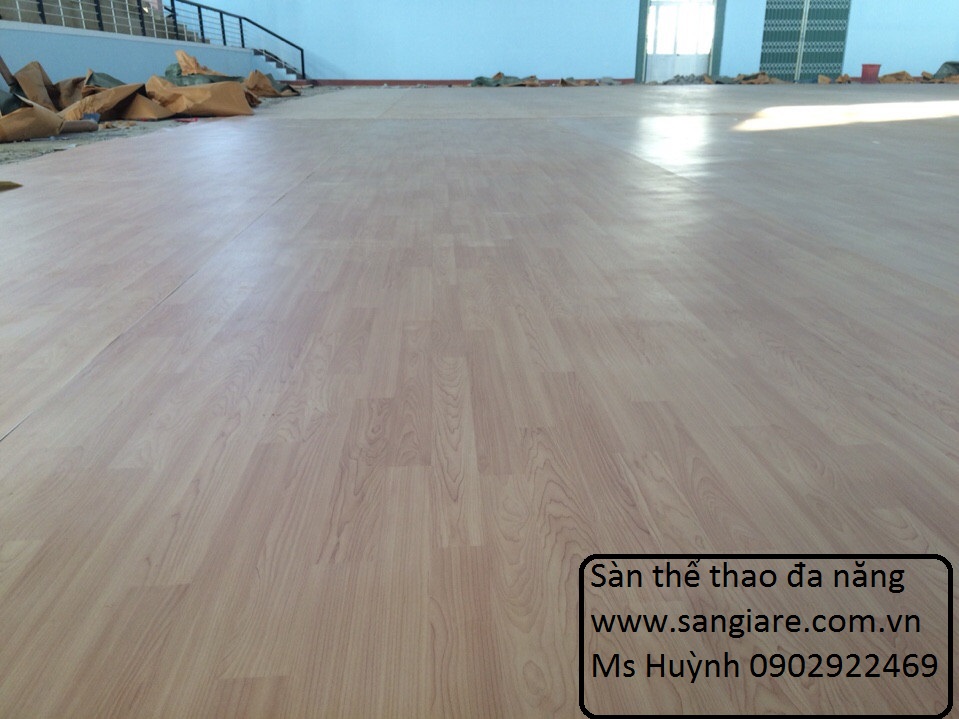 Sàn thể thể thao vân gỗ sàn giá rẻ thi công nhà thi đấu đa năng 