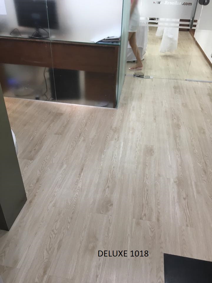 Sàn nhựa hèm khóa 1018