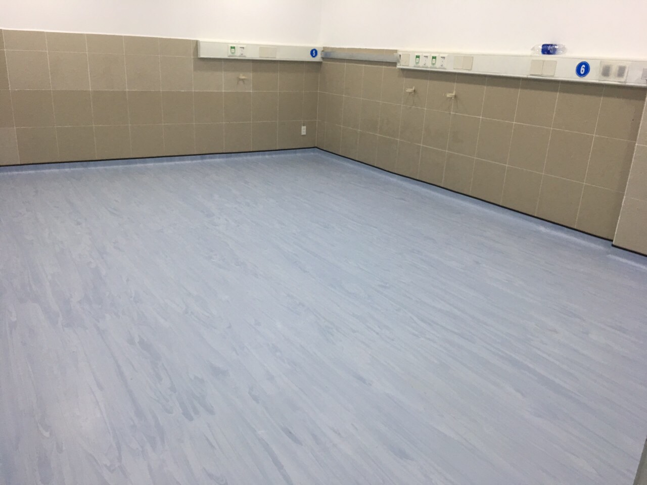 Nẹp chụp đầu sàn kháng khuẩn phí trên 