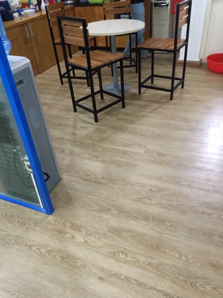 sàn nhựa giả gỗ lót nhà ở